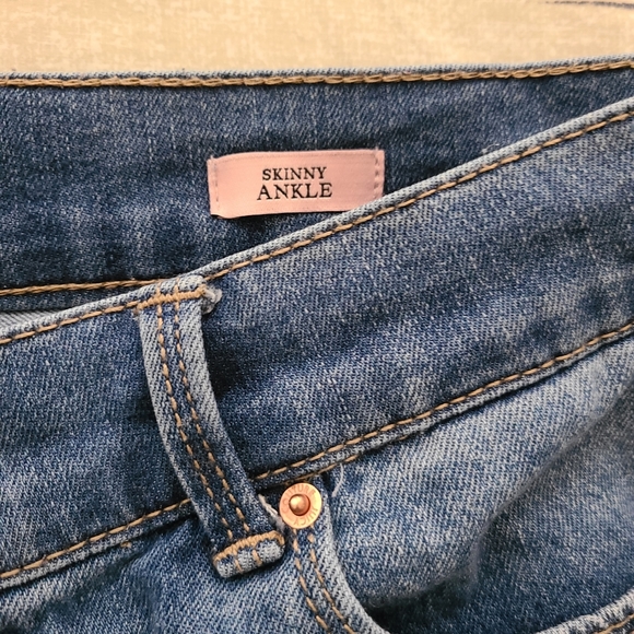 Juicy Couture Distressed Ankle Jeans - Picture 4 of 10